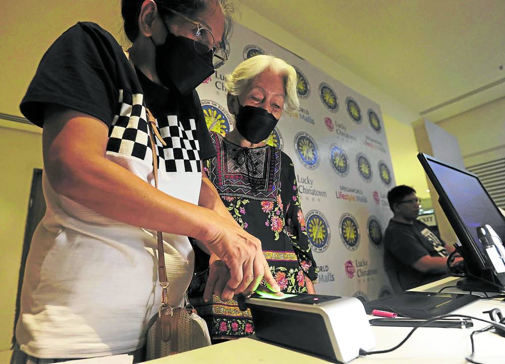 Comelec signs MOA with malls for 'Register Anywhere Program'