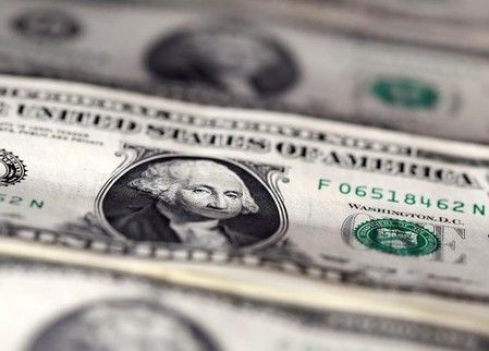 Dollar consolidates after Fed comments; yen slips