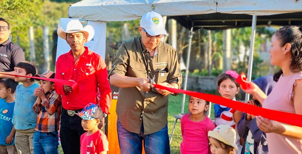 Aldeanos beneficiados con un tanque de agua - Diario La Tribuna