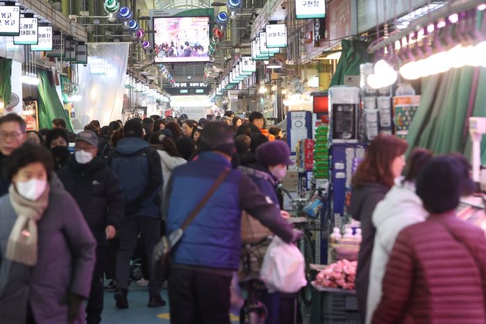 21일부터 영세 소상공인 전기요금 특별지원 신청 시작 "최대 20만원"