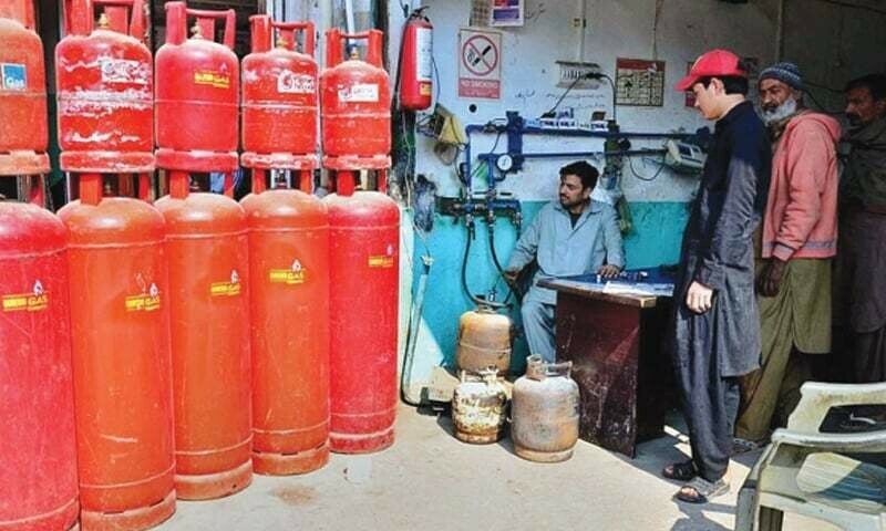 Industry slams caretakers for gas tariff hike, warns of economic fallout