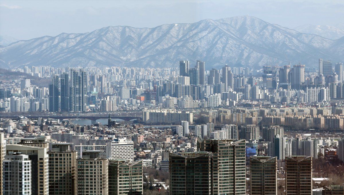 대출 조이자 관망세 더 짙어져...서울 아파트값 8주째 '제자리'