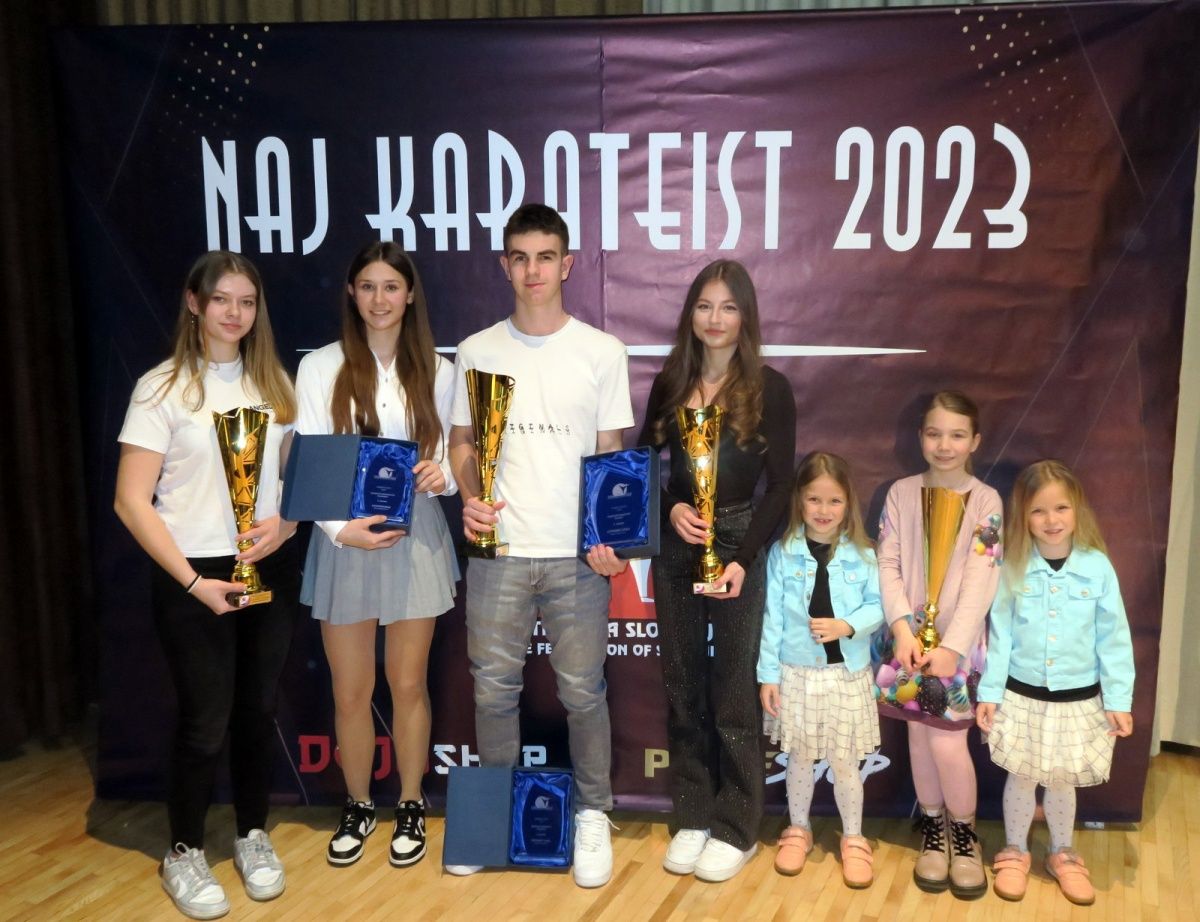 Maja Lazanski, Maja Lakner, Luka Cicvarić, Santeja Ivnik, Gaja Štern, Amelie May Žičkar in Evelyn Joy Žičkar prejemniki nagrad Karate zveze Slovenije