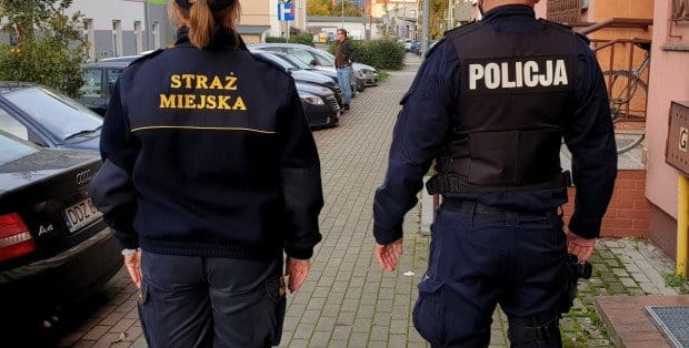 Mniej wakatów w straży miejskiej niż w policji. "Obniżamy z miesiąca na miesiąc"