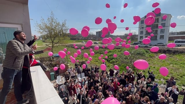 Kampanya amacına ulaştı, SMA''lı Havvanur tedavisi için Dubai'ye pembe balonlarla uğurlandı - Bursa Haberleri