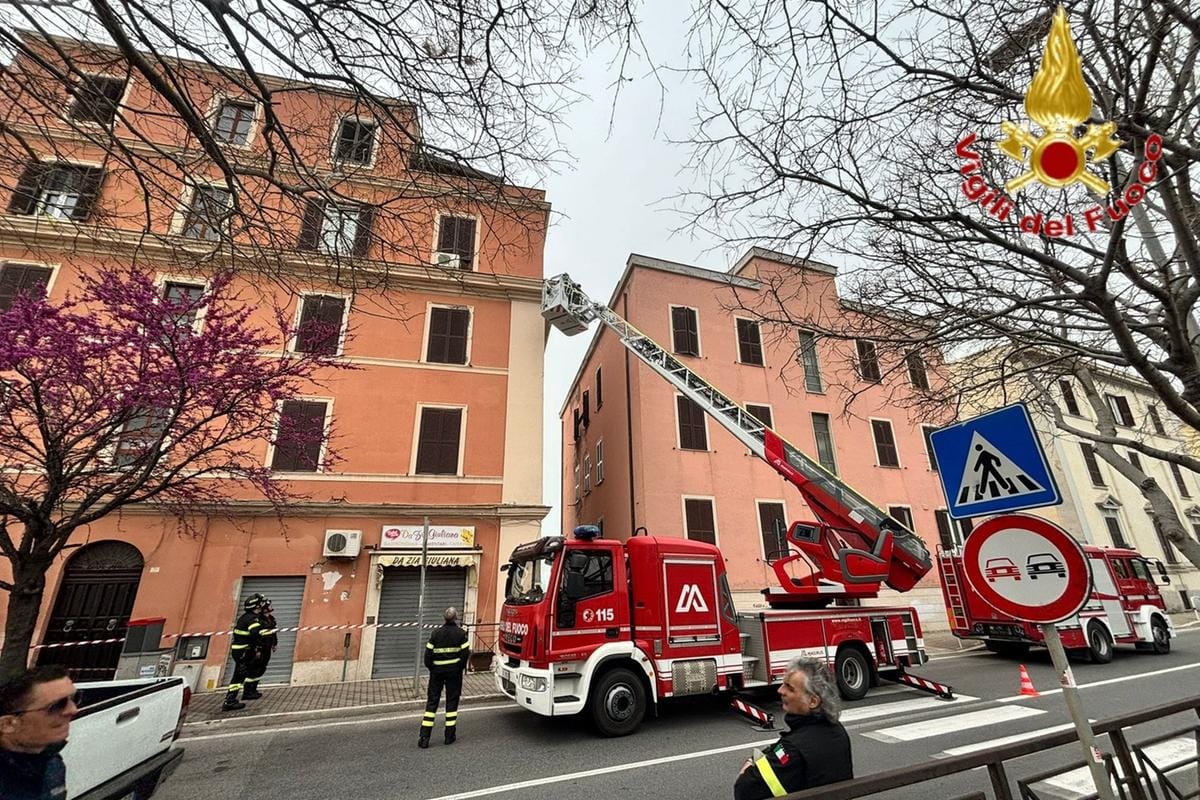 Vigili del fuoco, Pasqua movimentata: diversi interventi per il forte vento