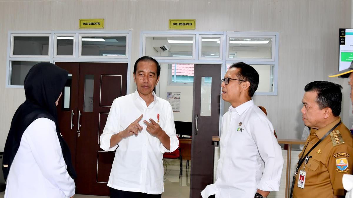 Tinjau RSUD Sultan Thaha di Jambi, Jokowi Sebut Kekurangan Dokter Spesialis Jantung