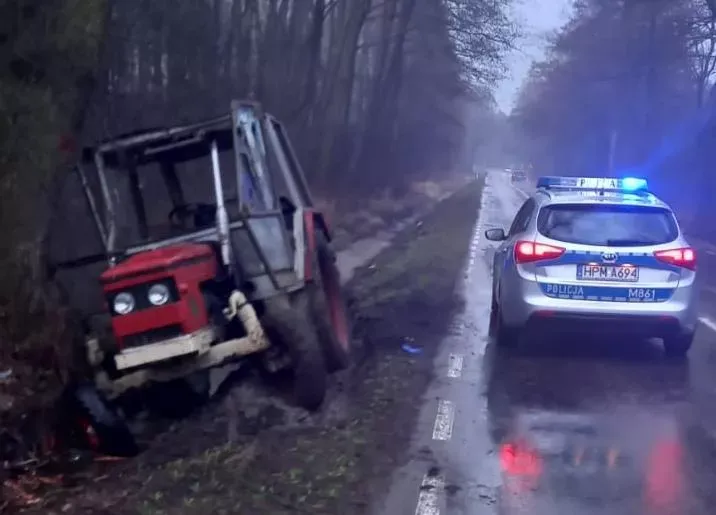 63-latek po pijaku wjechał ciągnikiem do rowu. Grozi mu konfiskata traktora