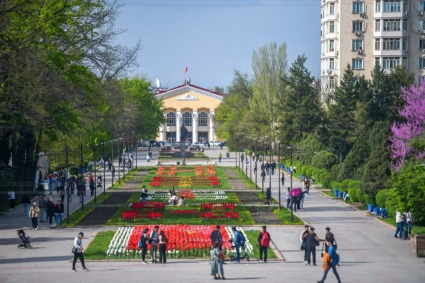 Весна в Бишкеке - фоторепортаж