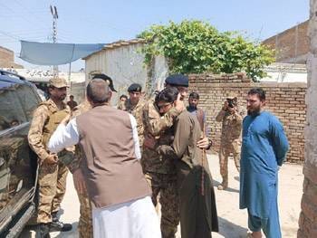 Army commanders visit families of martyred Customs officials