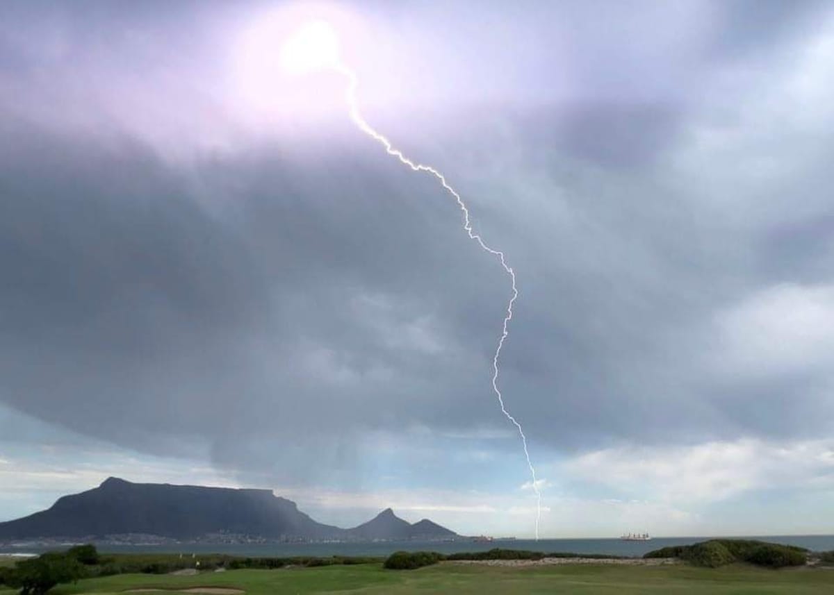 PICS: Lightning strikes cause several fires on Table Mountain