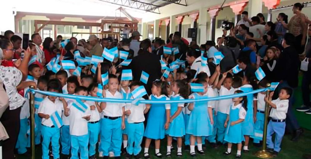 Inauguran instalaciones reconstruidas  del Jardín de Niños "Sagrado Corazón" - Diario La Tribuna