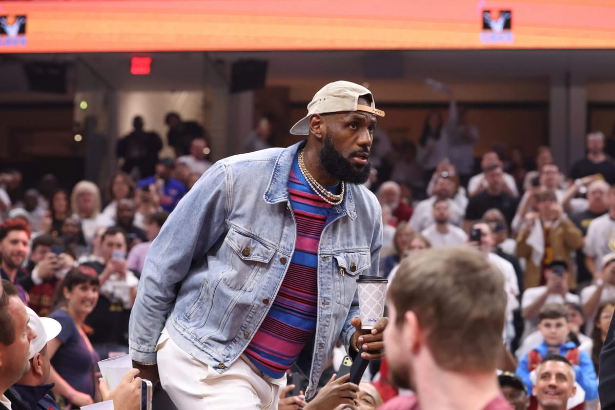 LeBron receives standing ovation at Cavs-Celtics