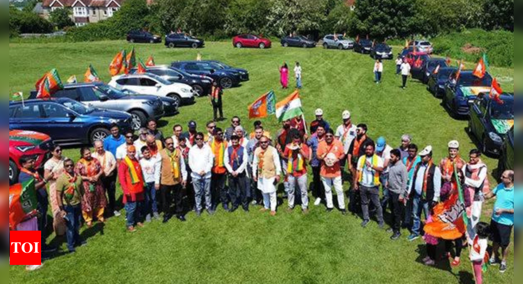 UK: Car rally organised to show support for PM Modi for Lok Sabha elections - Times of India