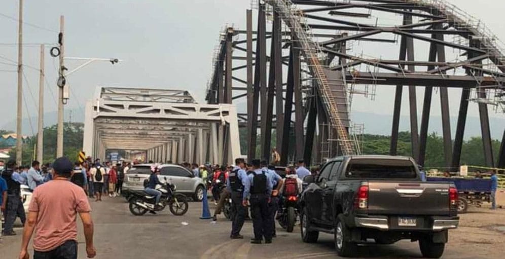 Desalojan a manifestantes de puente en la Panamericana - Diario La Tribuna