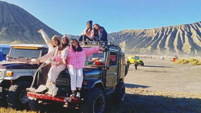 Rezeki Nomplok Libur Waisak - Long Weekend Bookingan Jasa Jeep Wisata Bromo - Semeru Membludak  - Surya.co.id