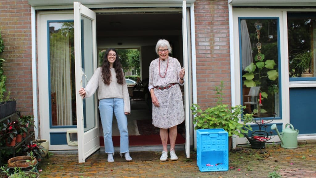 Hennie (84) deelt haar huis met een student: 'De vooroordelen zijn onterecht'