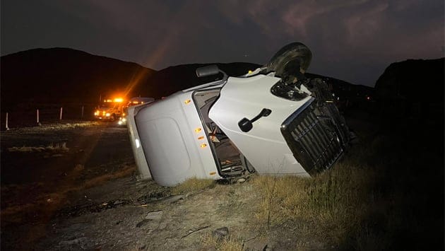 Tráiler de Frezac se vuelca sobre libramiento poniente | Periódico Zócalo | Noticias de Saltillo, Torreón,  Piedras Negras, Monclova, Acuña