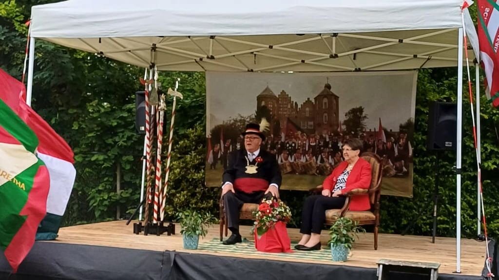 Huldiging Karel van de Graef