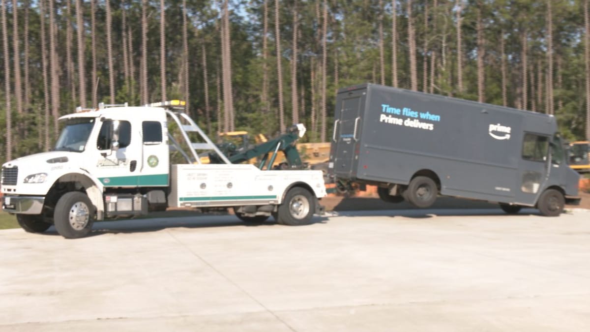 Suspect arrested after leading police on high speed chase in stolen Amazon delivery truck - WWAYTV3