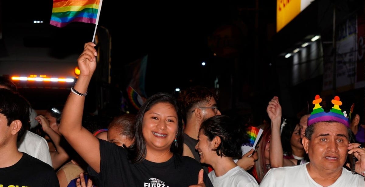 Participa Celeste Ascencio en marcha del orgullo en Apatzingán