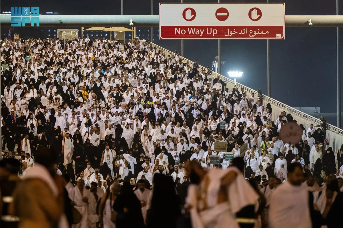 مشعر منى يستقبل حجاج بيت الله الحرام لرمي جمرة العقبة