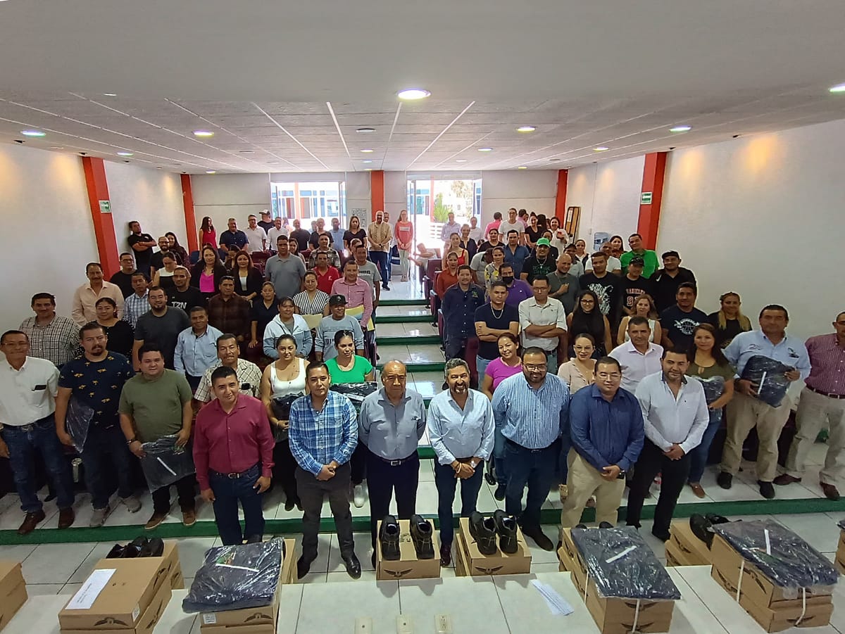 Entrega Cecytem uniformes a más de 500 trabajadores