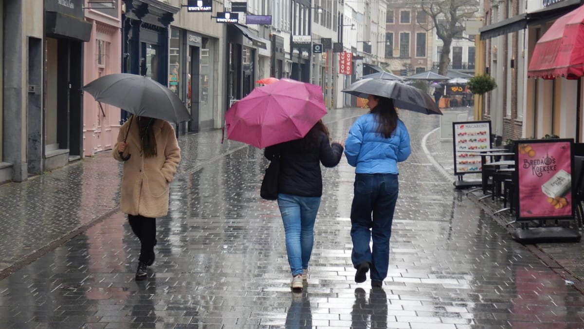 Kletnatte dag voor de boeg met kans op onweer en wateroverlast