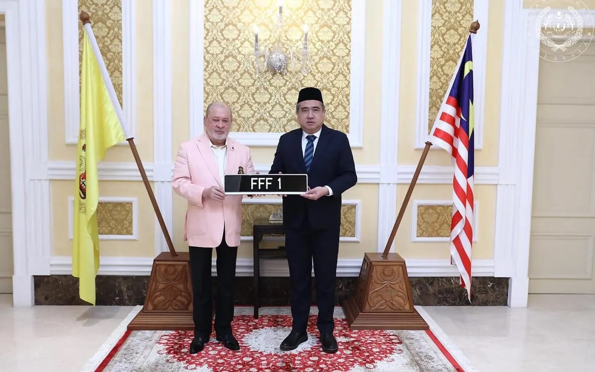 King pays RM1.75mil for 'FFF 1' number plate