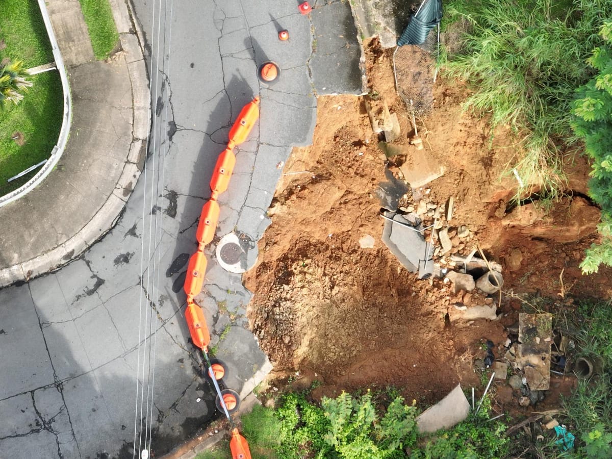 Abren carretera afectada por derrumbe en Toa Alta Heights - El Expresso