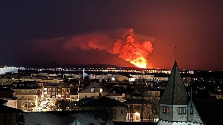 Iceland Sylingarfell Volcano Erupts For Second Time in 2024, Threatens Nearby Settlement in Grindavik (See Pics and Videos) | 🌎 LatestLY