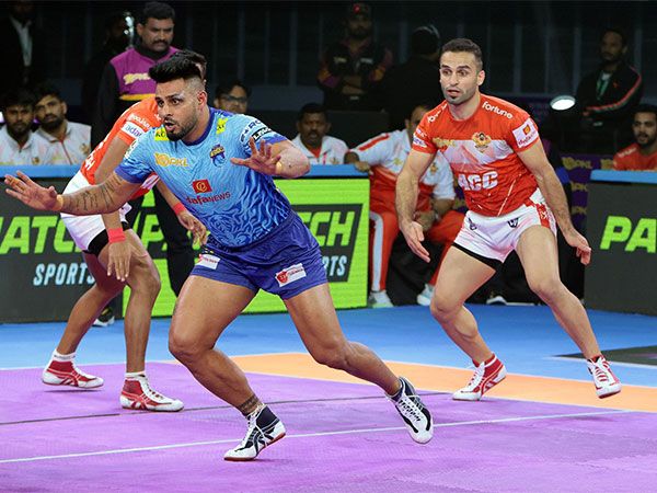 PKL: Parteek, Rakesh help Gujarat Giants inch closer to playoff spot with win over Bengal Warriors