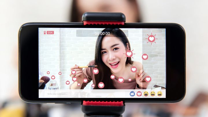 World's vlogging capital: Filipinos are number 1 in watching vlogs, following influencers