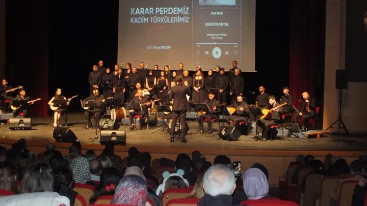 Sivas'ta Türk Halk Müziği Korosu Konser Verdi