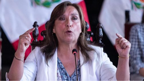 Persisten críticas a presidenta por declararse madre de los peruanos