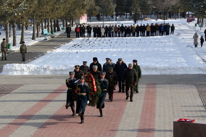 В Бишкеке прошел митинг-реквием, посвященный Дню защитника Отечества