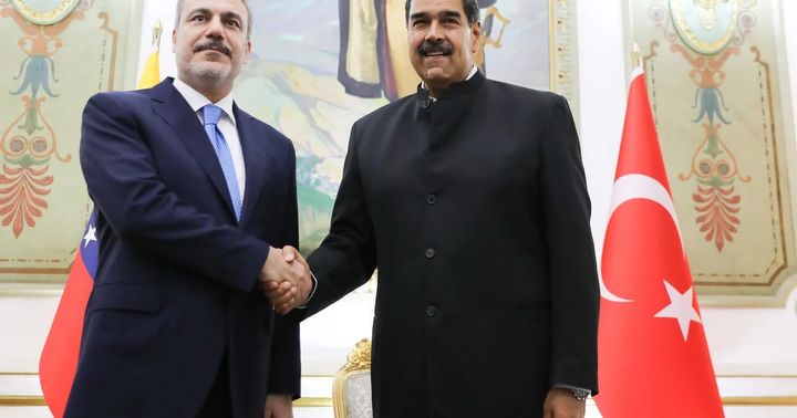 Nicolás Maduro habla en Caracas con el canciller de Turquía sobre "acuerdos concretos"