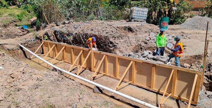 En construcción cajas puentes y  reparan calles en barrios y colonias - Diario La Tribuna