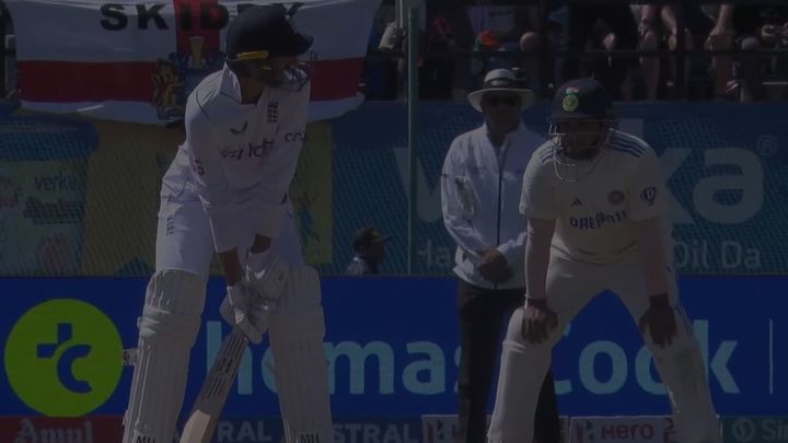 'Khatam kar jaldi, snow hai upar ghum ayenge': Sarfaraz sledges England No. 10 Shoaib Bashir moments before India win