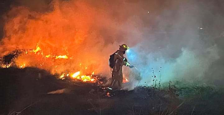 Bomberos atienden hasta cinco incendios de maleza cada día - Diario La Tribuna