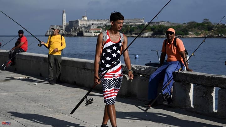 Cubans protest in the streets shouting "we are hungry"