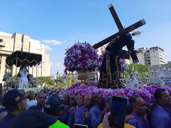 De púrpura se llenó la plaza Diego Ibarra para venerar al Nazareno de San Pablo (+imágenes) - Unionradio.net