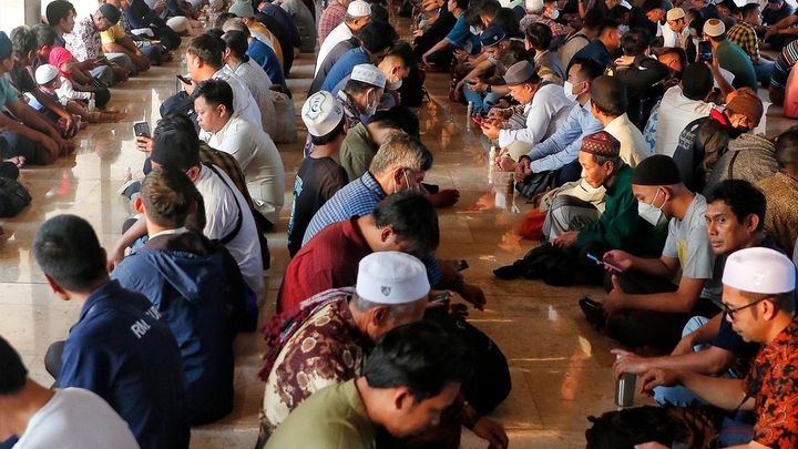 Viral Mahasiswa Nonmuslim Kelaparan Justru Dapat Makanan Buka Puasa di Masjid