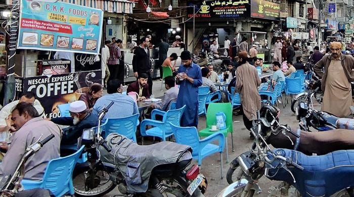 Lifting charges for illegal parking outside malls in Karachi abolished during Ramadan