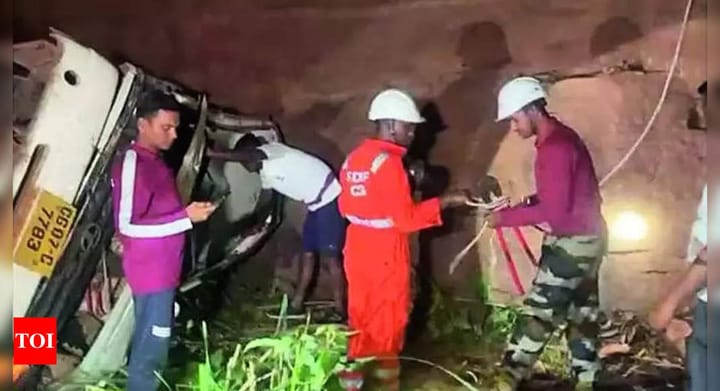 14 dead, 12 hurt after bus falls into mining pit in Chhattisgarh | Raipur News - Times of India