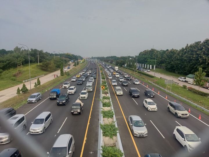 Hari Ini Puncak Arus Balik, Simak Informasi One Way dan Contraflow di Tol Trans Jawa! : Okezone Nasional