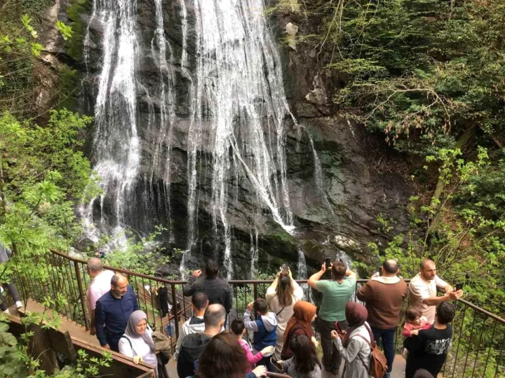 Düzce'de 9 günlük Ramazan Bayram tatilinde şelaleleri ve tabiat alanlarını 33 bin 735 kişi gezdi