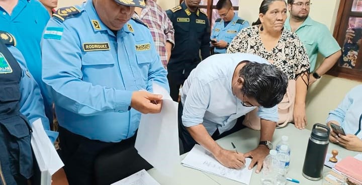 Liberada carretera Panamericana tras acuerdo por terminal de "buses" - Diario La Tribuna