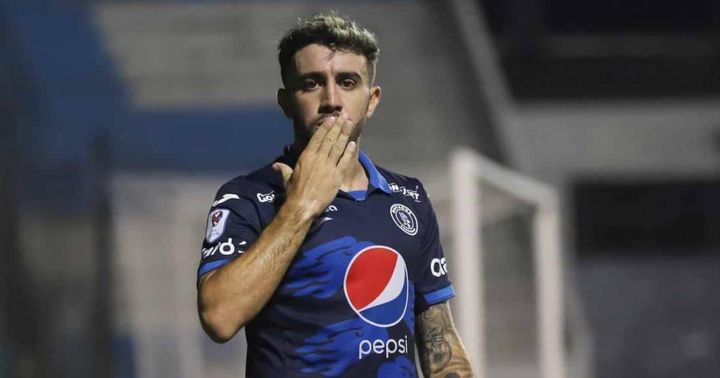 Así fueron los tres goles de Auzmendi con los que alcanza a Vega en tabla de goleadores