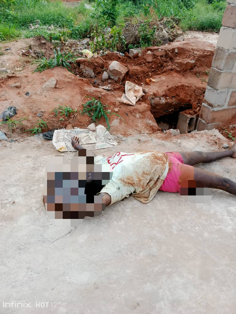 In Anambra, Decomposing Corpse of Lady Who Died After Smoking Colos Relocated Close to School Environment by Residents, May Explode Soon